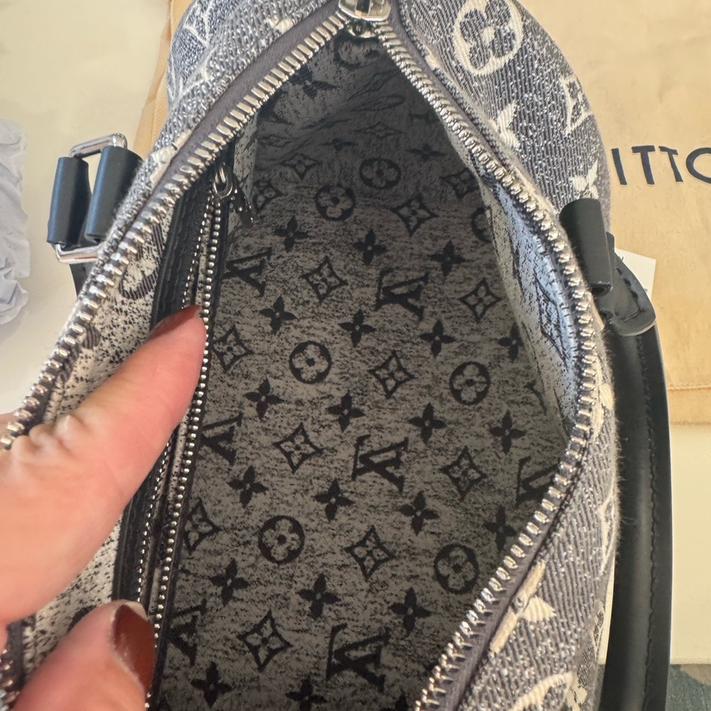 I lowered the price to sell  
Louis Vuitton Black and Gray Monogram Speedy 25 - Picture 15 of 16